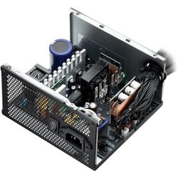 منبع تغذیه کامپیوتر ای دیتا ایکس پی جی مدل KYBER 850W - مشکی